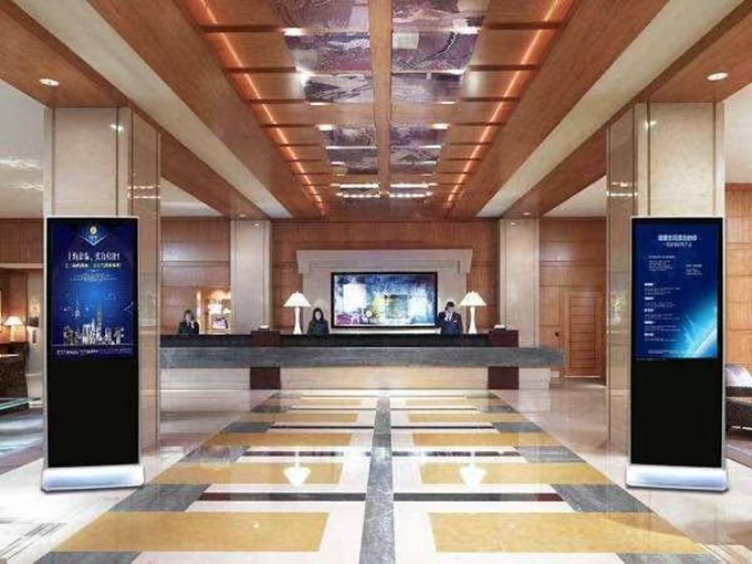 Innowacja w lobby hotelowym: inteligentne oznakowanie zewnętrzne w akcji