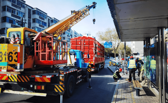 pemasangan halte bus